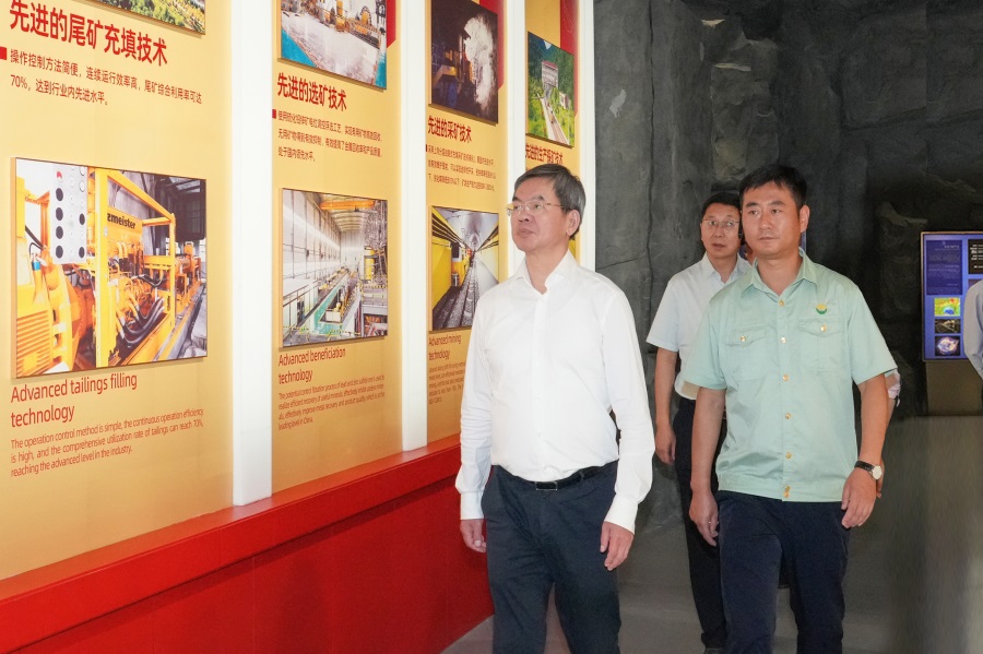 2024.06.23全國政協(xié)委員、省政協(xié)主席、黨組書記莊國泰蒞臨金徽股份指導工作.jpg