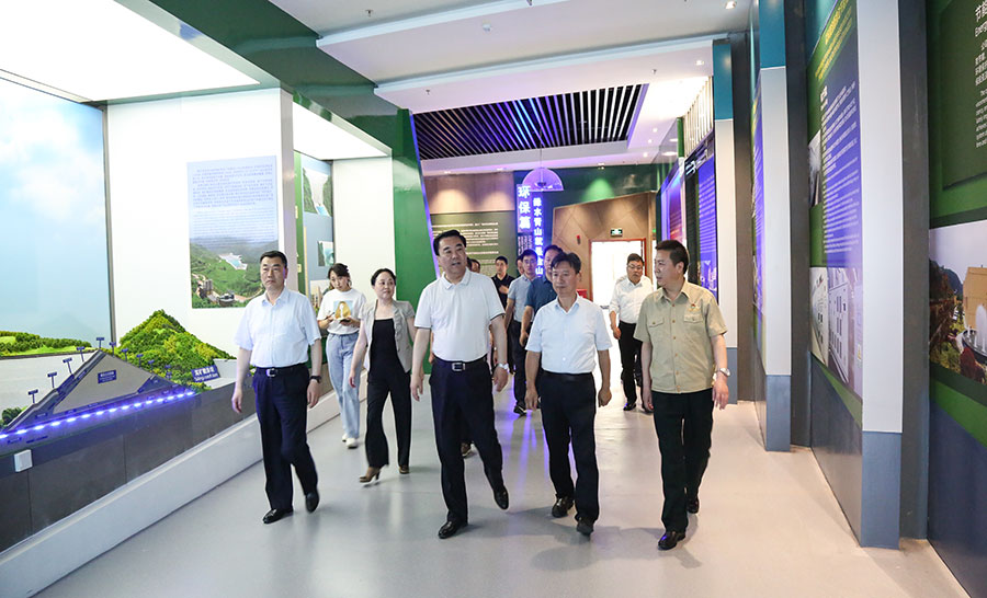 14-2021年6月，時任省委常委、省委統(tǒng)戰(zhàn)部部長馬廷禮蒞臨金徽股份調研。.jpg