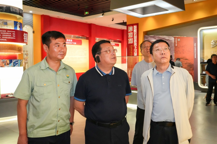 2024.06.23全國政協(xié)委員、 陜西省政協(xié)副主席、民建陜西省委會主委李忠民蒞臨金徽股份調研.jpg