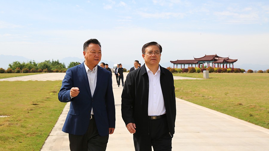 30-2021年5月，省人民檢察院黨組書記、檢察長朱玉蒞臨金徽股份調研綠色礦山建設工作。.jpg